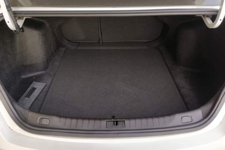 Used Buick Verano 2023 Pro GS Swift Edition Interior 9