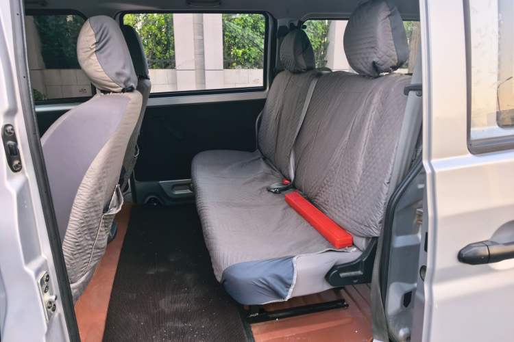 Used Jinbei Hiace X30 2023 1.5L Super-Comfortable Passenger Van 5/6/7-Seater Non-Air-Conditioned Version Model SWC15M