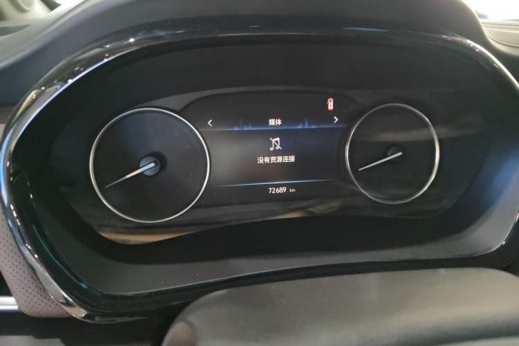 Used Buick GL8 2022 Land Business Class 652T Luxury Model Odometer Close Up