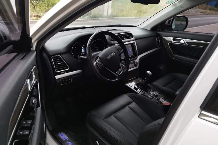 Used Haval H6 Coupe 2016 Blue-Label Diesel 2.0T Manual Two-Wheel Drive Elite Model China IV Standard
