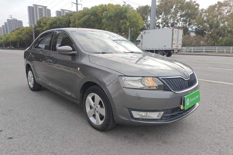 Used Skoda Rapid 2015 1.6L Automatic Smart Selection Model
