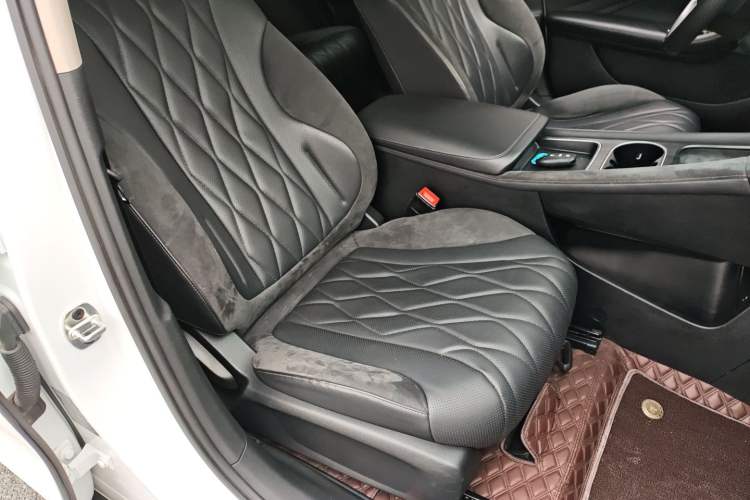 Used Roewe D7 2023 DMH 125km Excellence Edition
