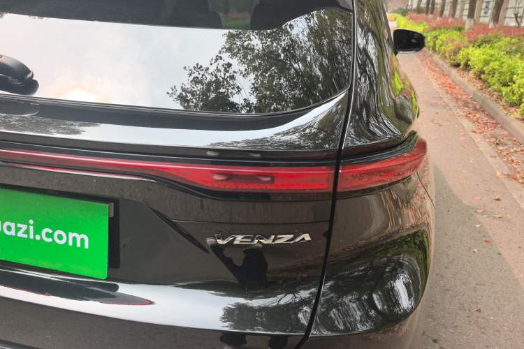 Used Toyota Venza 2022 2.0L CVT Two-Wheel Drive Prestige Edition Exterior 3