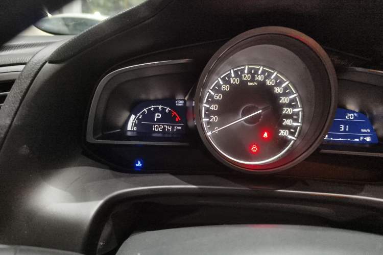 Used Mazda 3 Axela 2017 Sedan 1.5L Automatic Luxury Model Emission Standard China V
