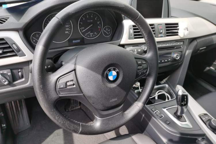 Used BMW 3 Series 2015 320Li Luxury Edition Fashion Model
