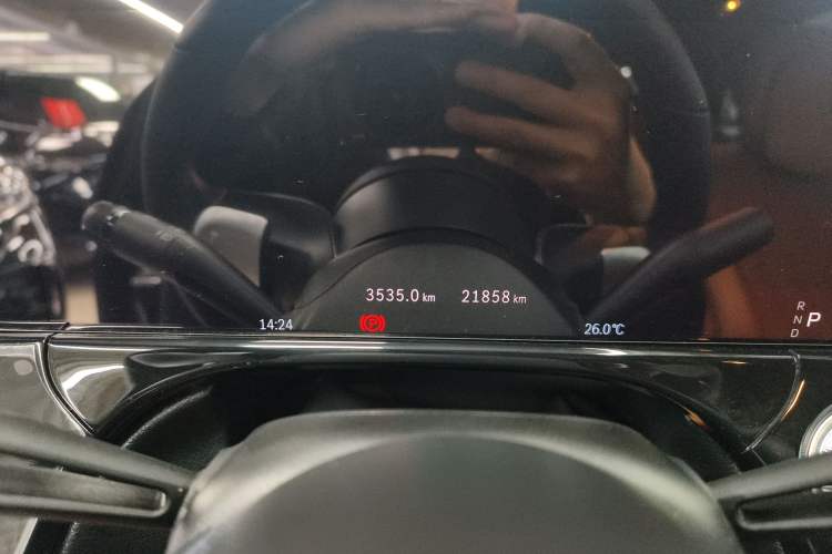 Used Mercedes-Benz E-Class 2025 E 300 L Luxury Model Odometer Close Up