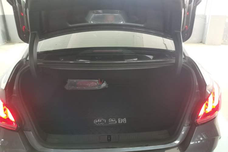 Used MG 5 2022 300TGI DCT Chao Yue Luxury Edition
