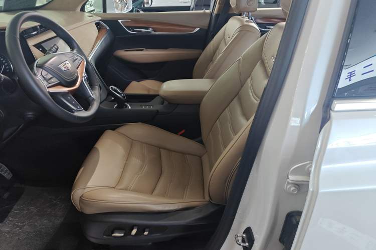 Used Cadillac XT5 2018 28E 4x4 Platinum Edition
