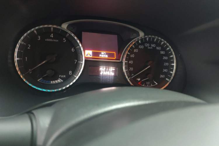 Used Infiniti QX60 2018 2.5 S/C Hybrid Two-Wheel-Drive Excellence Edition China VI Standard Odometer Close Up