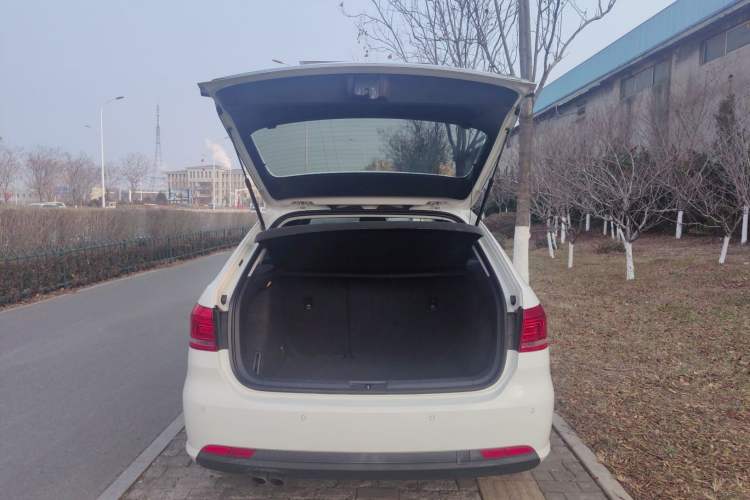 Used Volkswagen Gran Lavida 2014 1.4TSI Automatic 30th Anniversary Edition
