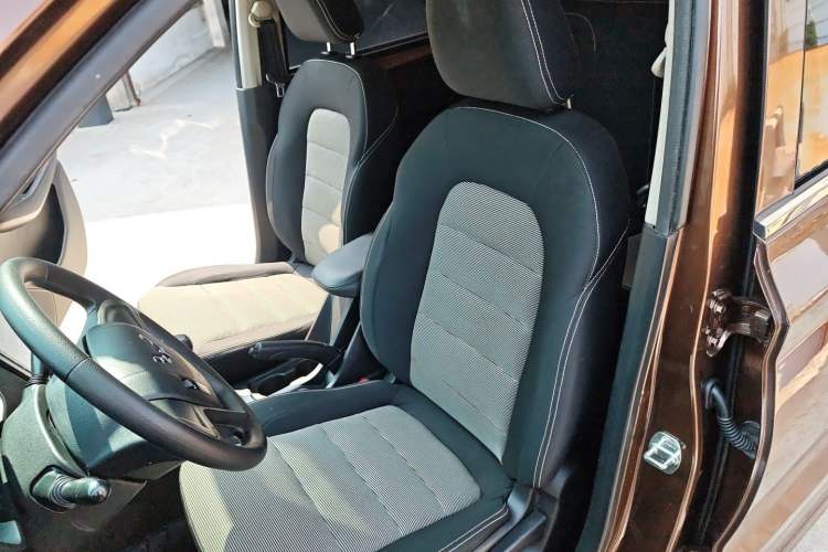 Used Wuling Hongguang 2019 1.5L S Basic Version China VI Standard LAR