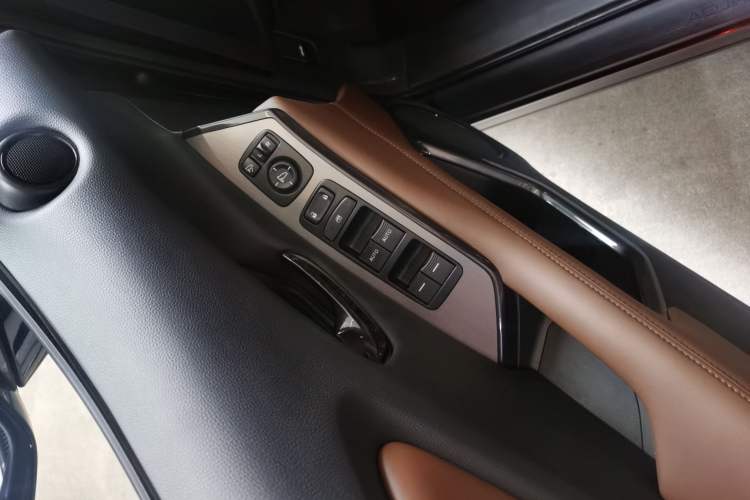 Used Acura CDX 2016 1.5T Two-Wheel Drive Deluxe Edition