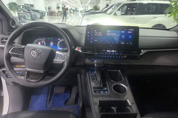 Used Toyota Granvia 2022 2.5L Hybrid Flagship Edition
