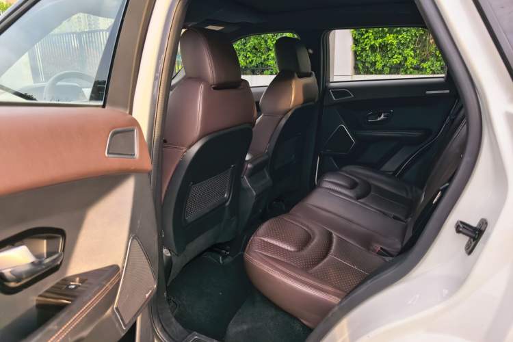 Used Land X7 2016 2.0T Panoramic Prestige Edition Interior 3