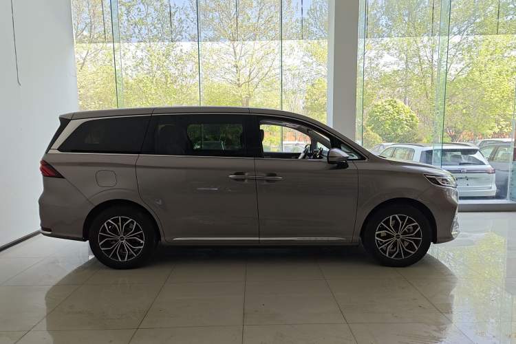 Used Roewe iMAX8 New Energy 2025 1.5T DMH Lu Zun Deluxe Edition Exterior 3