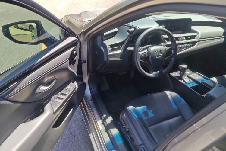 Used Lexus ES 2020 200 Excellence Edition
