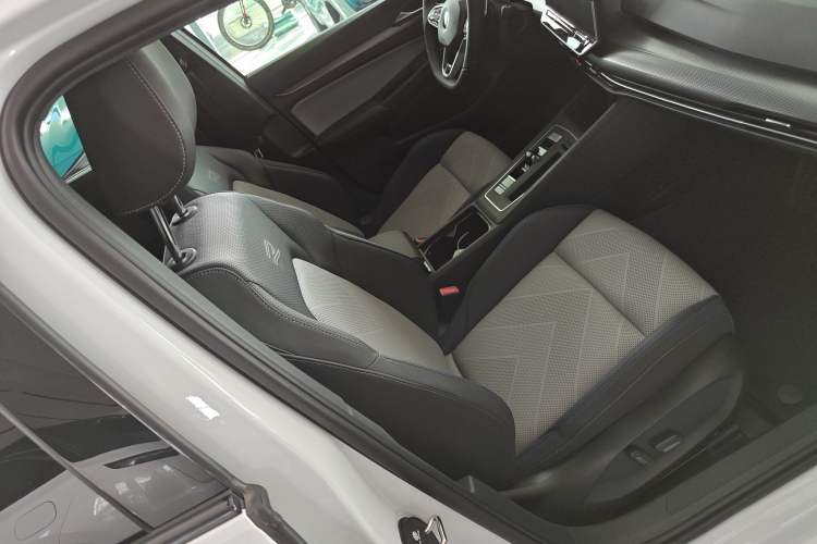 Used Volkswagen Golf 2026 300TSI R-Line Interior 9