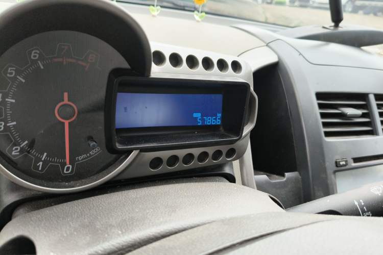 Used Chevrolet Aveo Sonic 2011 Sedan 1.4L MT SL
