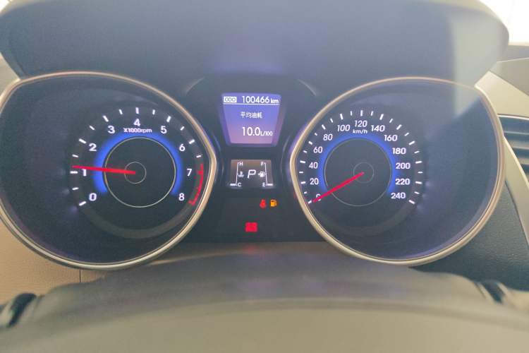 Used Hyundai Elantra (5th Generation / Langdong) 2016 1.6L Automatic Prestige Model Odometer Close Up