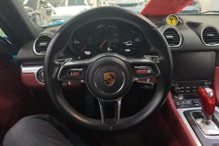 Used Porsche 718 2016 Cayman 2.0T
