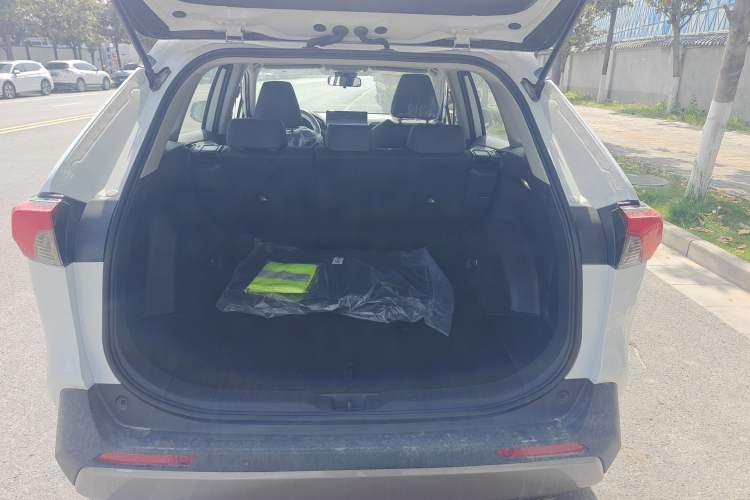 Used Toyota RAV4 2024 Dual-Motor 2.5L E-CVT Two-Wheel Drive Elite Plus Edition Exterior 6