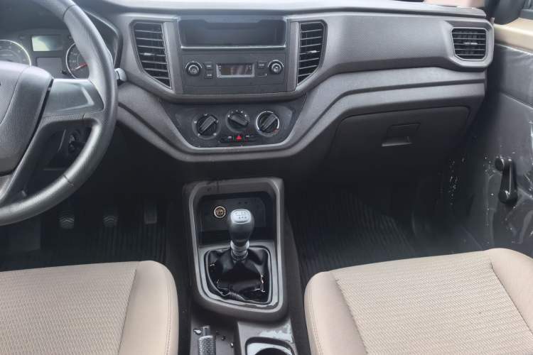 Used Wuling Hongguang V 2019 1.5L Jingqu Version China VI LAR