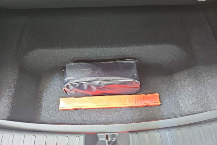 Used Geely Galaxy 8 2025 130km EM-i Flagship Edition Interior 3