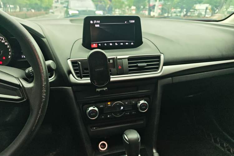 Used Mazda 3 Axela 2017 Sedan 1.5L Automatic Luxury Model Emission Standard China V Audio And AC Panel