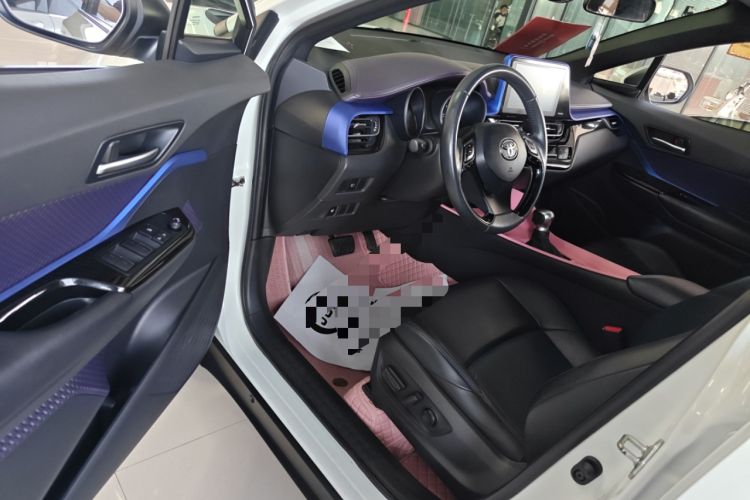 Used Toyota C-HR 2020 2.0L Luxury Edition Interior 4