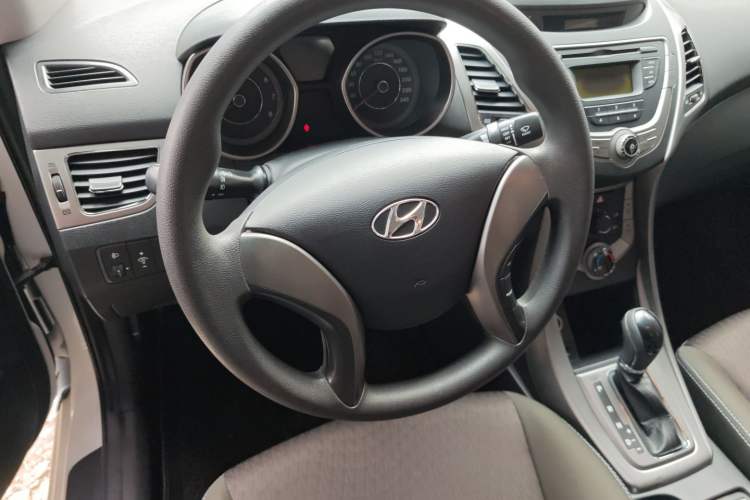 Used Hyundai Elantra (5th Generation / Langdong) 2012 1.6L Automatic Fashion Edition