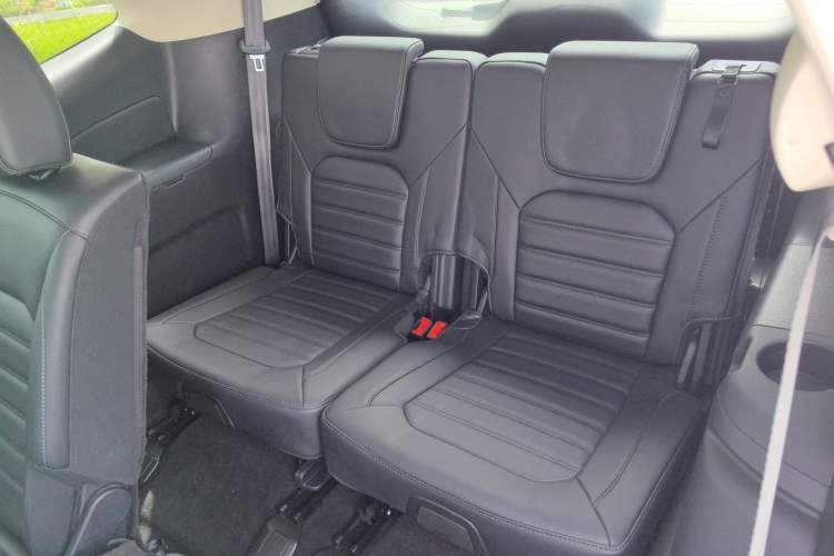 Used Ford Edge 2018 EcoBoost 245 Two-Wheel-Drive Titanium 7-Seater China VI Standard Interior 3