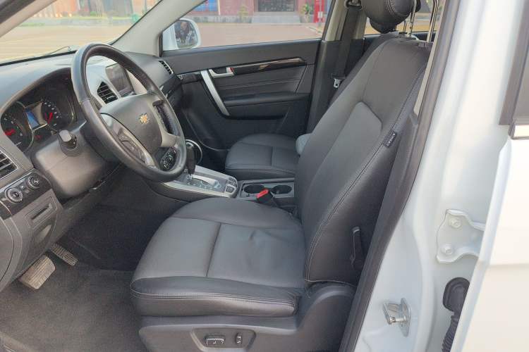 Used Chevrolet Captiva 2017 2.4L 4x4 Flagship Edition 7-Seater
