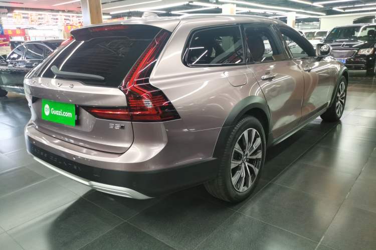 Used Volvo V90 2023 Cross Country B5 AWD Smart Range Edition
