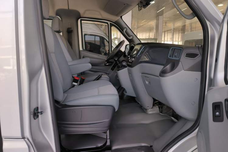 Used Foton Toano 2021 2.0T Manual Tongtu Extended-Wheelbase Mid-Roof 9-Seater 4F20TC3