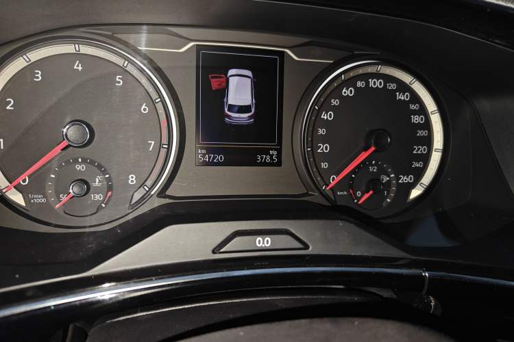 Used Volkswagen Tayron 2020 330TSI Two-Wheel Drive Luxury Smart Connectivity Version Odometer Close Up