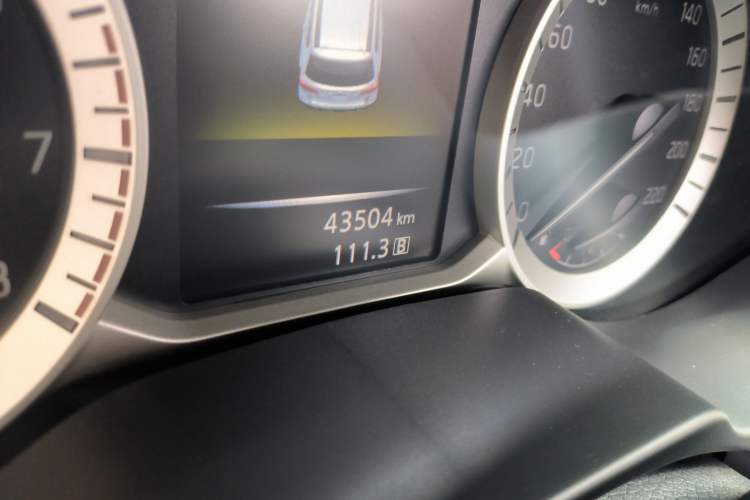 Used Nissan Terra 2020 2.5L XL Upper Automatic Two-Wheel Drive Luxury Edition Odometer Close Up