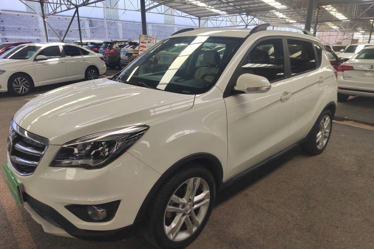 Used CHANGAN CS35 2017 1.6L Manual Luxury Model Exterior 4