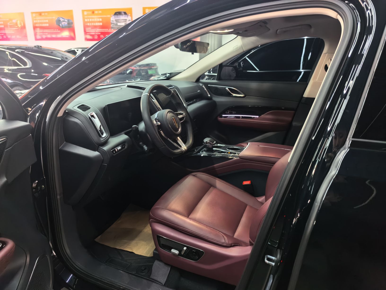 Hongqi HS3 PHEV 2025 Model 125km Jingwei 2 Millionth Anniversary Edition — снимка 11