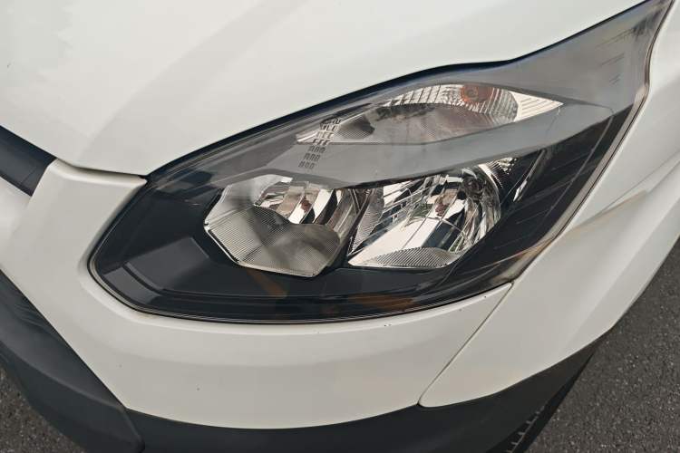 Used Ford Transit 2019 2.0T Diesel Multi-Purpose Commercial Vehicle Short Wheelbase Low Roof 6-Seater China VI Standard Left Front Headlight