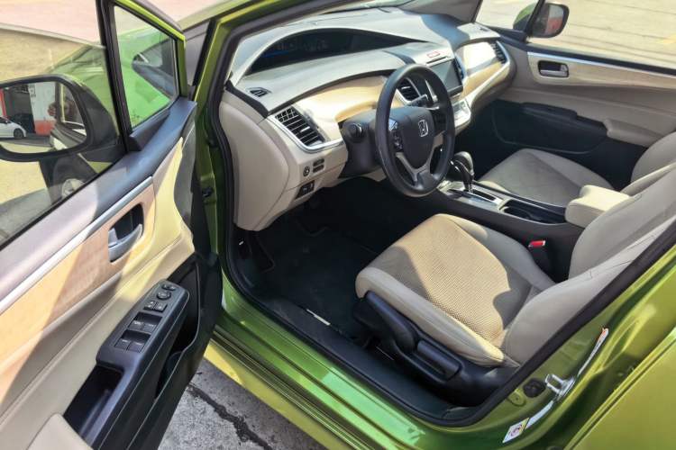 Used Honda Jade 2014 1.8L Automatic Comfort Elite Version 5 Seats Interior 1