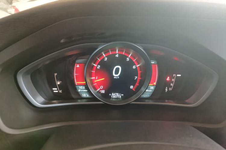 Used Volvo V40 2014 Cross Country T5 AWD Smart Luxury Edition