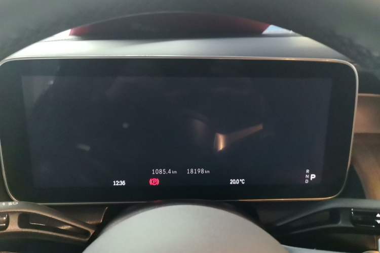 Used Mercedes-Benz GLC 2024 GLC 300 L 4MATIC Dynamic Edition 5-seater Odometer Close Up