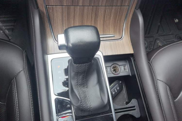 Used Roewe RX8 2018 30T Smart Connectivity All-Wheel Drive Supreme Edition