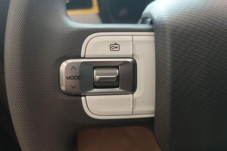 Used Chery New Energy QQ Ice Cream 2022 120km Conical Shape Lithium Iron Phosphate