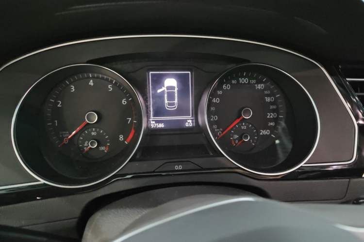 Used Volkswagen Magotan 2020 330TSI DSG Leading Model Odometer Close Up