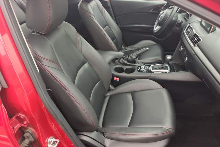 Used Mazda Mazda 3 Axela 2016 Hatchback 1.5L Automatic Luxury Model