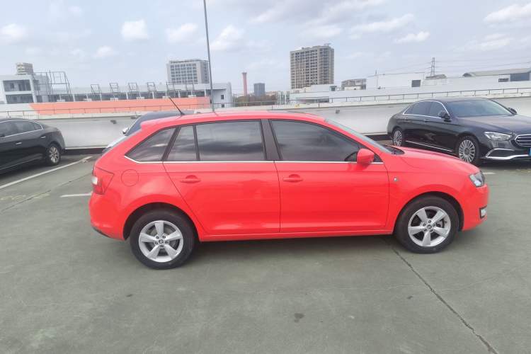 Used Skoda Rapid Spaceback 2016 Revised 1.6L Automatic Chuanxing Version
