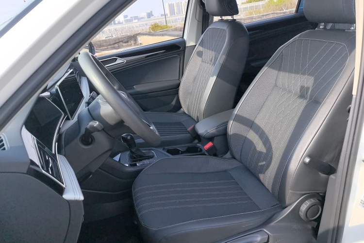 Used Volkswagen Tiguan L 2022 330TSI Automatic Two-Wheel Drive Comfort Edition Left Front Seat