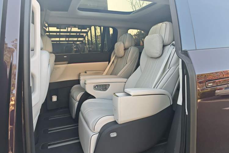 Used XPeng X9 2025 740 Ultra-Long Range Max