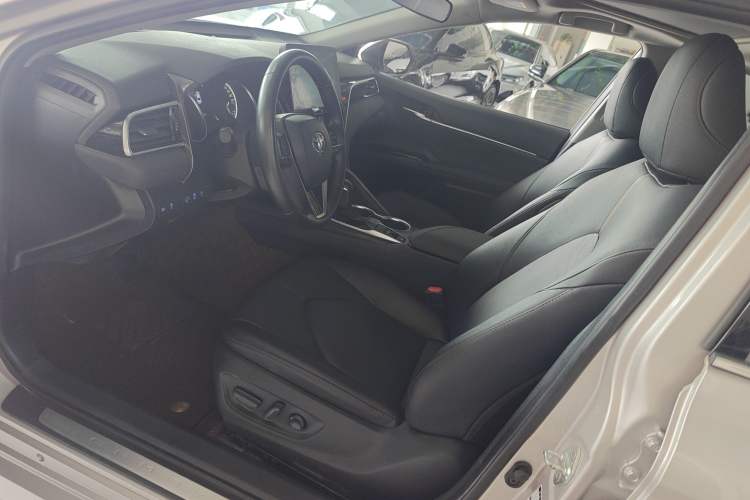 Used Toyota Camry 2021 2.0G Luxury Edition Interior 1